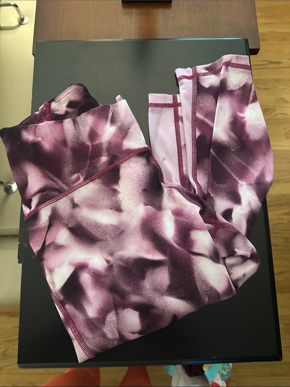 lululemon Size 6 Pink Mauve Abstract Print Leggings Yoga Pants